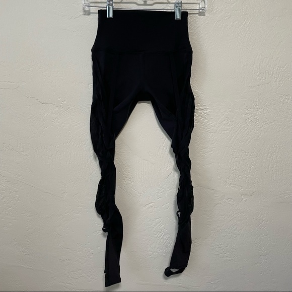 alo High Waist Wrapped Stirrup Leggings in Black - - Picture 4 of 14